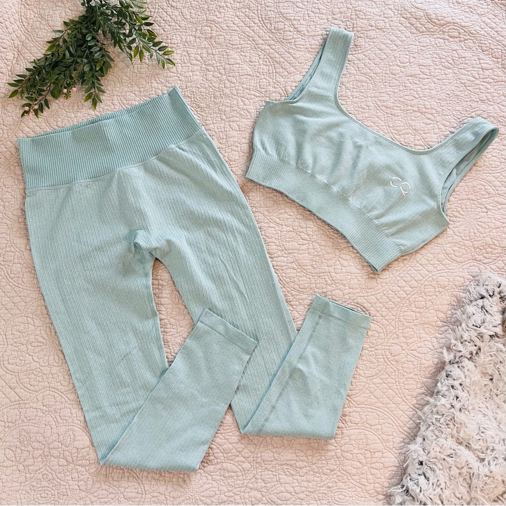 CQ: Women’s Ribbed Baby Blue Workout Set With Bra and Leggings Size Medium
